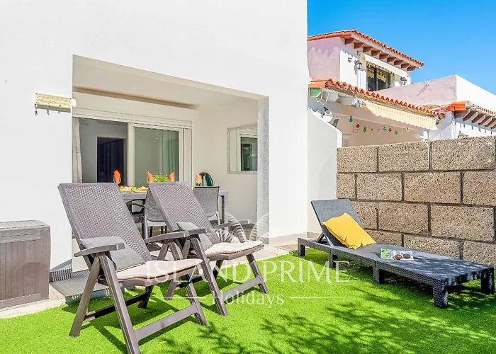 Family In A Heated Pool Complex In Golf Del Sur Fv4