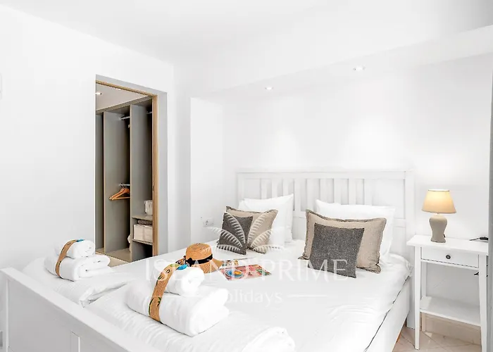 Family In A Heated Pool Complex In Golf Del Sur Fv4 *