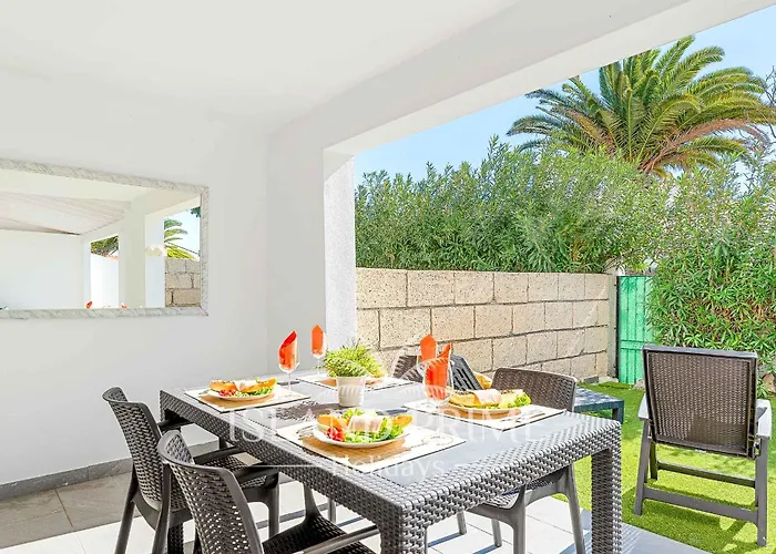 Family In A Heated Pool Complex In Golf Del Sur Fv4 *
