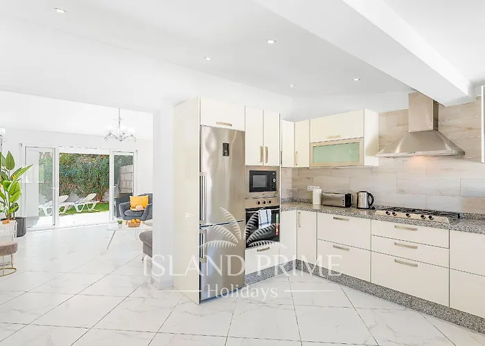 Family In A Heated Pool Complex In Golf Del Sur Fv4 Villa *