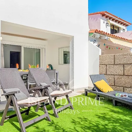 Family In A Heated Pool Complex In Golf Del Sur Fv4