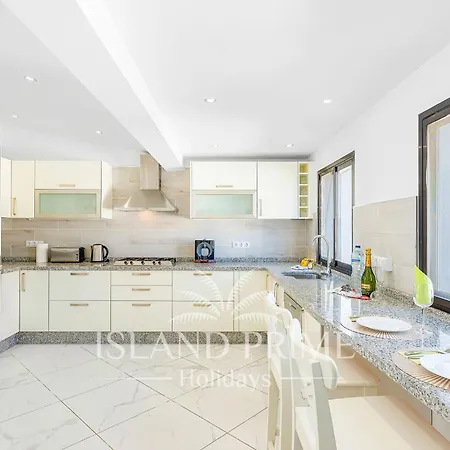 Family In A Heated Pool Complex In Golf Del Sur Fv4 Villa San Miguel de Abona