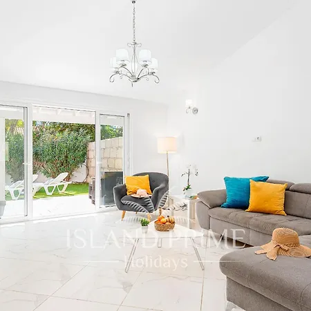 Family In A Heated Pool Complex In Golf Del Sur Fv4 San Miguel de Abona