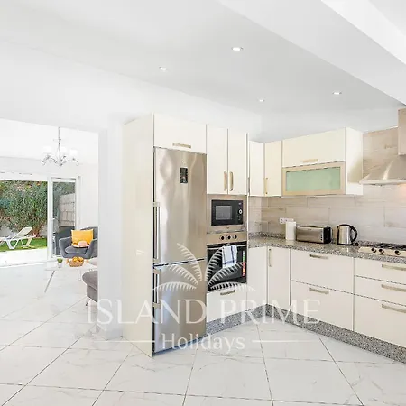 Family In A Heated Pool Complex In Golf Del Sur Fv4 Villa *